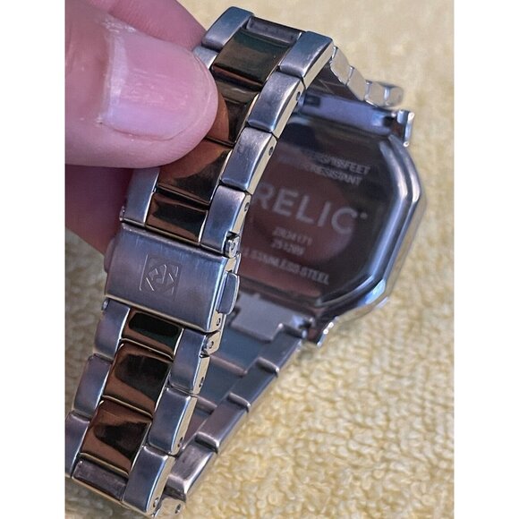 Relic Analog Wristwatch All Stainless Steel Gold Tone (needs Battery) - Picture 6 of 9